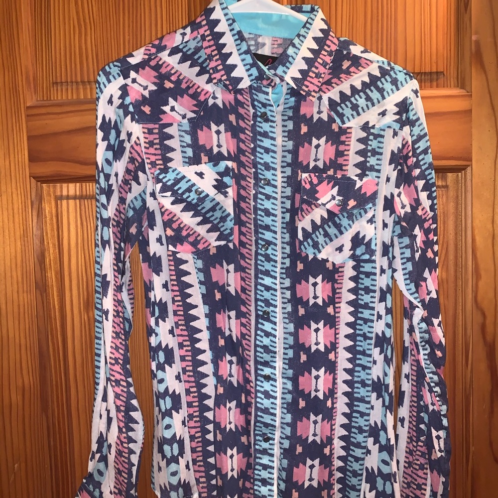 Sherry Cervi Aztec Print Pearl Snap